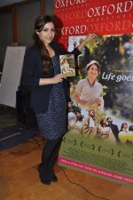 Soha Ali Khan at Oxford Bookstore for a DVD launch in Mumbai on 20th Dec 2012 (11).JPG